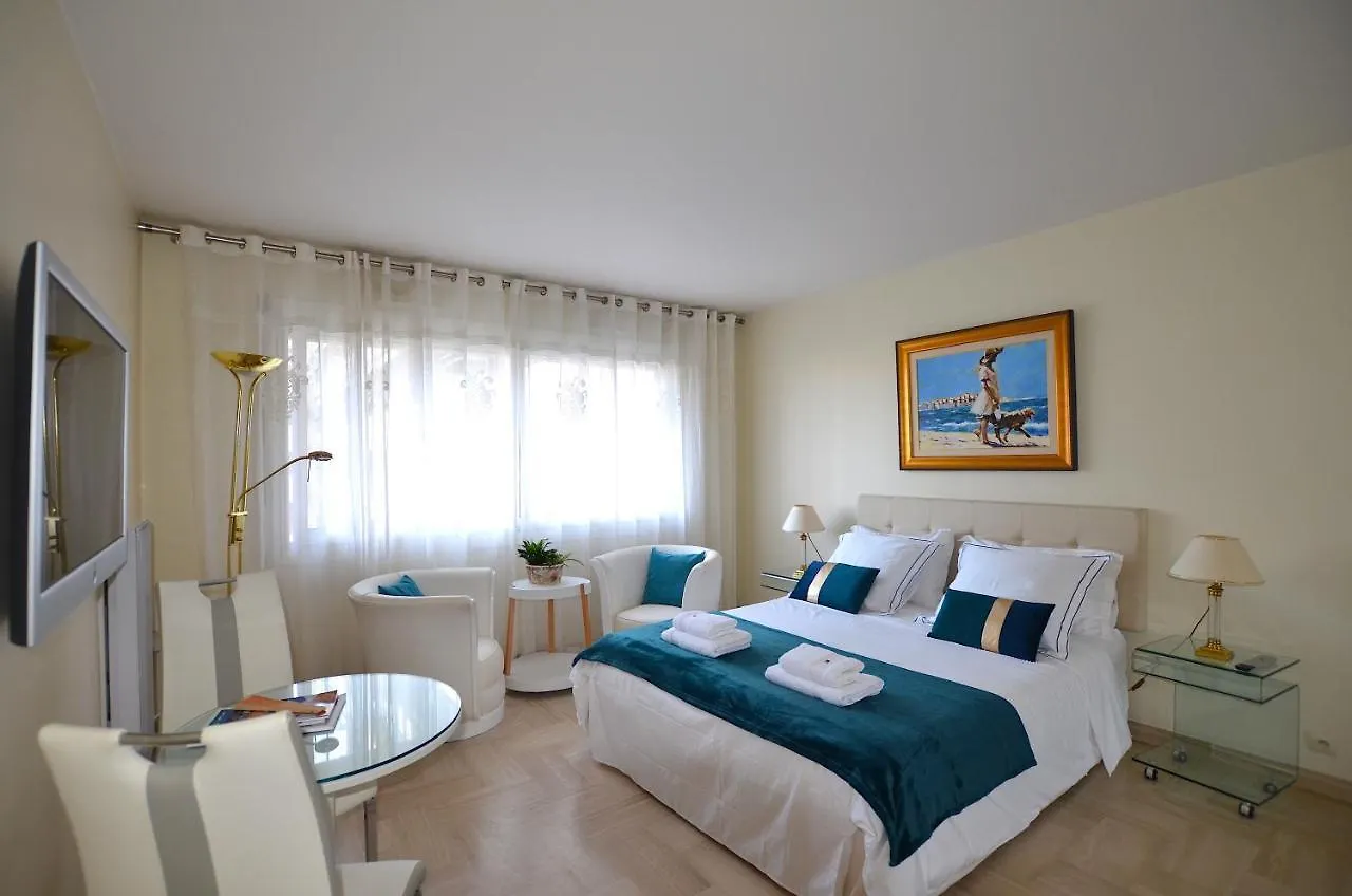 Studio Cannes Gray D\'Albion location